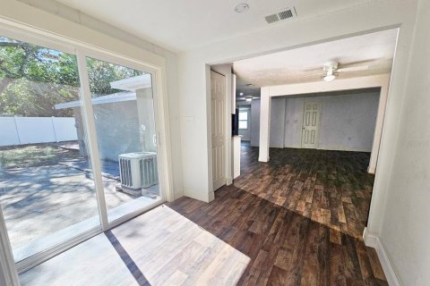 House in Saint Petersburg, Florida 4 bedrooms, 204.2 sq.m. № 1644646 - photo 23