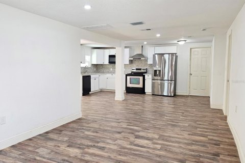 House in Saint Petersburg, Florida 4 bedrooms, 204.2 sq.m. № 1644646 - photo 7