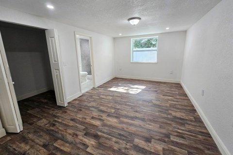 House in Saint Petersburg, Florida 4 bedrooms, 204.2 sq.m. № 1644646 - photo 18