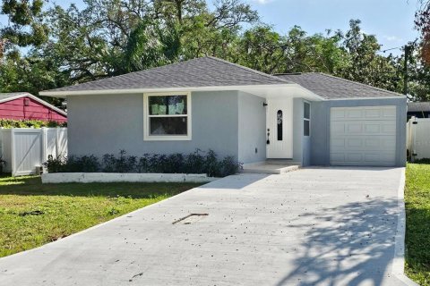 House in Saint Petersburg, Florida 4 bedrooms, 204.2 sq.m. № 1644646 - photo 2