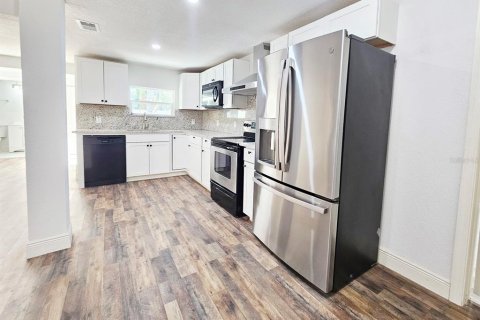 House in Saint Petersburg, Florida 4 bedrooms, 204.2 sq.m. № 1644646 - photo 14