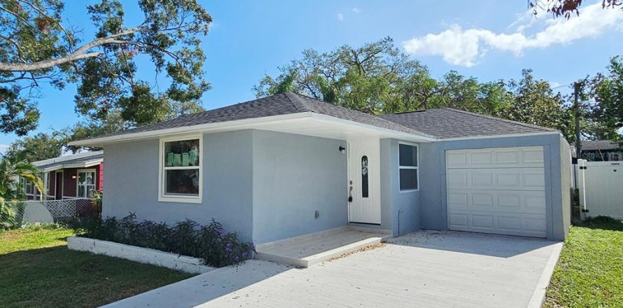 House in Saint Petersburg, Florida 4 bedrooms, 204.2 sq.m. № 1644646