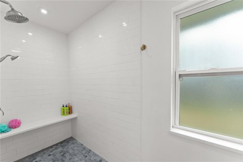 Casa en venta en Orlando, Florida, 4 dormitorios, 235.97 m2 № 1916165 - foto 18