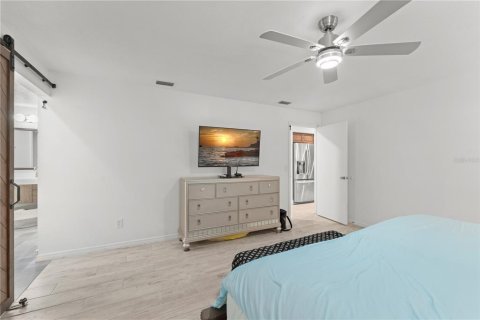 Casa en venta en Orlando, Florida, 4 dormitorios, 235.97 m2 № 1916165 - foto 15