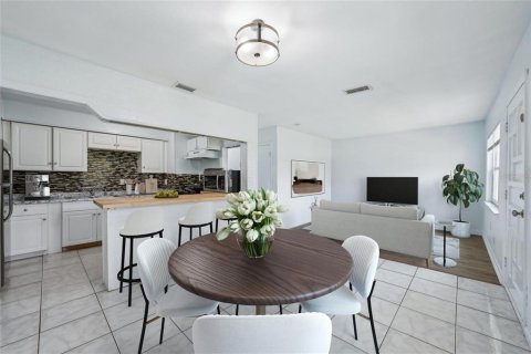Casa en alquiler en Tampa, Florida, 3 dormitorios, 125.05 m2 № 1869618 - foto 4