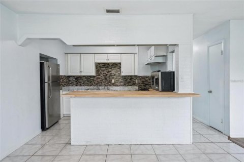 Casa en alquiler en Tampa, Florida, 3 dormitorios, 125.05 m2 № 1869618 - foto 8