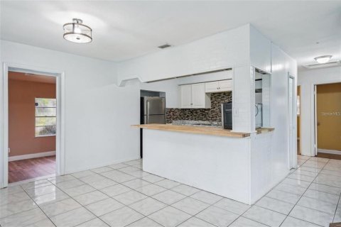 Casa en alquiler en Tampa, Florida, 3 dormitorios, 125.05 m2 № 1869618 - foto 5