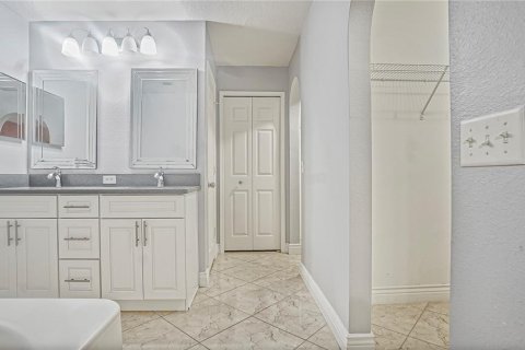 Casa en alquiler en Kissimmee, Florida, 4 dormitorios, 264.4 m2 № 1624614 - foto 29