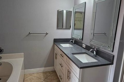 Casa en alquiler en Kissimmee, Florida, 4 dormitorios, 264.4 m2 № 1624614 - foto 13