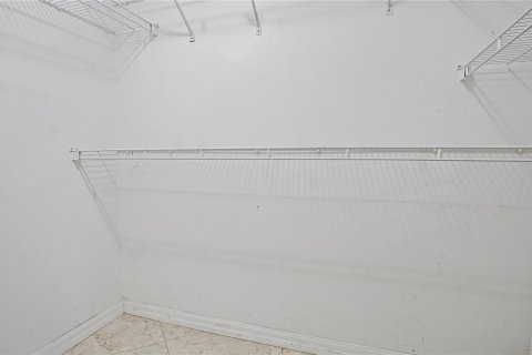 Casa en alquiler en Kissimmee, Florida, 4 dormitorios, 264.4 m2 № 1624614 - foto 27