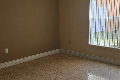 Casa en alquiler en Kissimmee, Florida, 4 dormitorios, 264.4 m2 № 1624614 - foto 23
