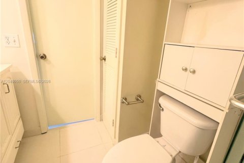 Купить кондоминиум в Санрайз, Флорида 2 спальни, 78.97м2, № 2247812 - фото 18