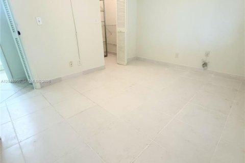Купить кондоминиум в Санрайз, Флорида 2 спальни, 78.97м2, № 2247812 - фото 22