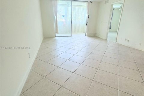 Купить кондоминиум в Санрайз, Флорида 2 спальни, 78.97м2, № 2247812 - фото 9