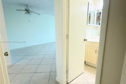 Купить кондоминиум в Санрайз, Флорида 2 спальни, 78.97м2, № 2247812 - фото 10