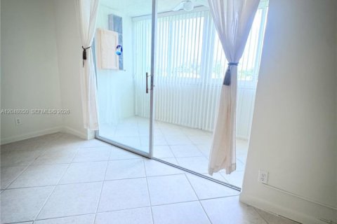 Купить кондоминиум в Санрайз, Флорида 2 спальни, 78.97м2, № 2247812 - фото 21