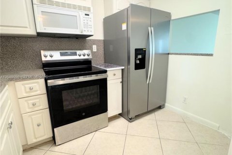 Купить кондоминиум в Санрайз, Флорида 2 спальни, 78.97м2, № 2247812 - фото 4