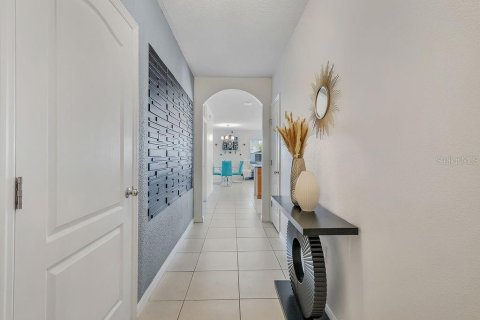 House in Davenport, Florida 4 bedrooms, 162.67 sq.m. № 2214072 - photo 4