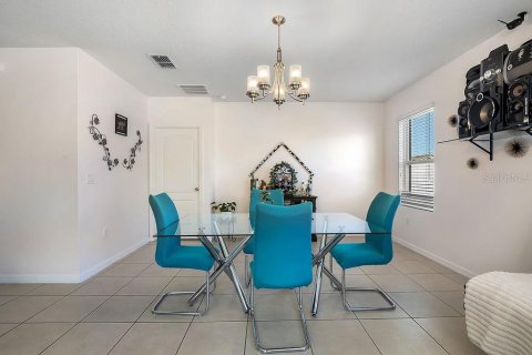 House in Davenport, Florida 4 bedrooms, 162.67 sq.m. № 2214072 - photo 7
