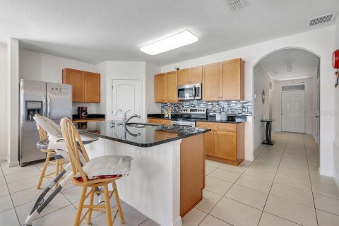 House in Davenport, Florida 4 bedrooms, 162.67 sq.m. № 2214072 - photo 12