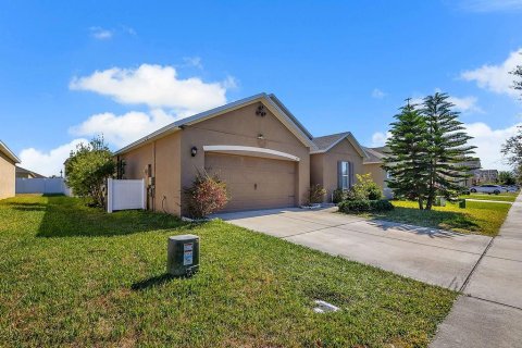 House in Davenport, Florida 4 bedrooms, 162.67 sq.m. № 2214072 - photo 3