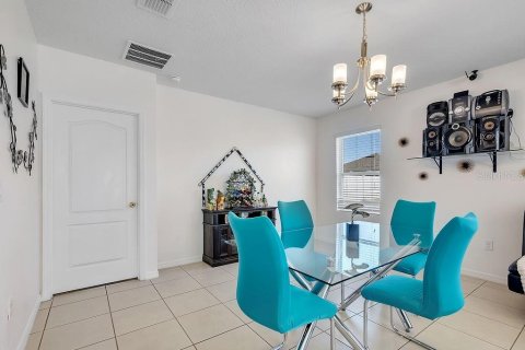 House in Davenport, Florida 4 bedrooms, 162.67 sq.m. № 2214072 - photo 8