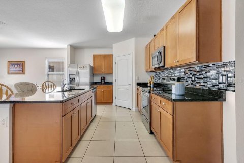House in Davenport, Florida 4 bedrooms, 162.67 sq.m. № 2214072 - photo 9