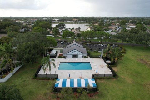 Casa en alquiler en Boynton Beach, Florida, 3 dormitorios, 119.66 m2 № 1162002 - foto 1