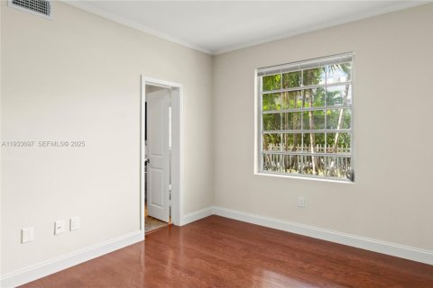 Снять в аренду кондоминиум в Майами-Бич, Флорида 2 спальни, 78.6м2, № 1992533 - фото 18