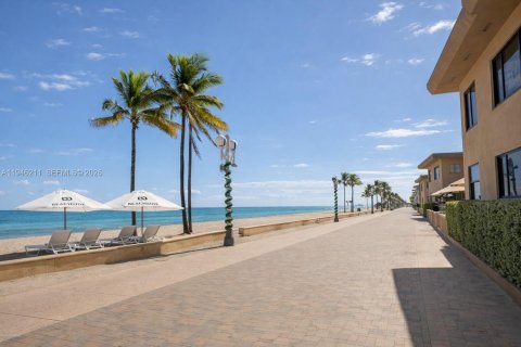 Copropriété à vendre à Hollywood, Floride: 1 chambre, 90.49 m2 № 2008273 - photo 15