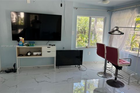 House in Hollywood, Florida 1 bedroom, 74.04 sq.m. № 2007547 - photo 7