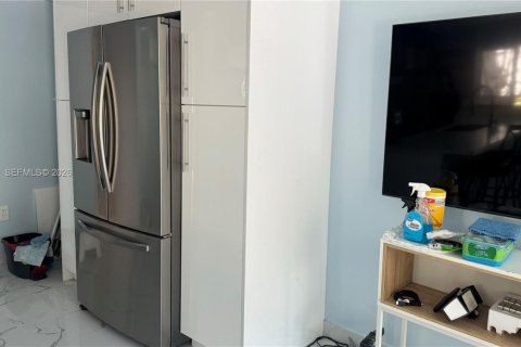 House in Hollywood, Florida 1 bedroom, 74.04 sq.m. № 2007547 - photo 9