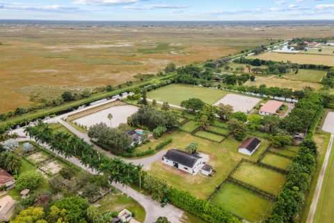 Купить виллу или дом в Веллингтон, Флорида 13 комнат, 207.08м2, № 2158438 - фото 4