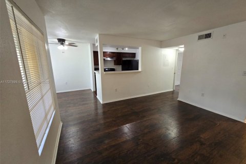 Condo in Oakland Park, Florida, 1 bedroom № 1961715 - photo 6