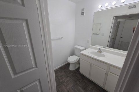 Condo in Oakland Park, Florida, 1 bedroom № 1961715 - photo 10