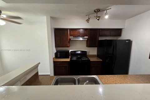 Condo in Oakland Park, Florida, 1 bedroom № 1961715 - photo 4