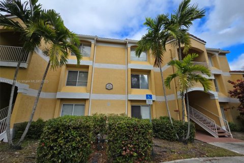 Condo in Oakland Park, Florida, 1 bedroom № 1961715 - photo 1