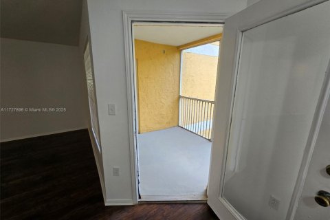 Condo in Oakland Park, Florida, 1 bedroom № 1961715 - photo 14