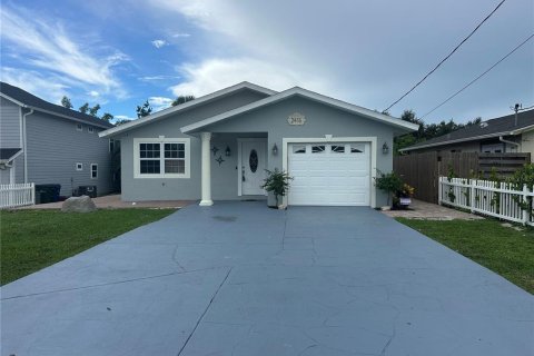House in Sarasota, Florida 3 bedrooms, 162.58 sq.m. № 1903375 - photo 3