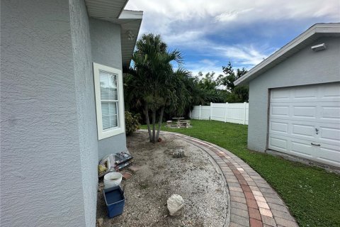 House in Sarasota, Florida 3 bedrooms, 162.58 sq.m. № 1903375 - photo 9