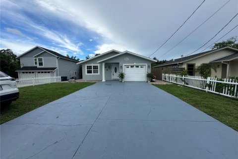 House in Sarasota, Florida 3 bedrooms, 162.58 sq.m. № 1903375 - photo 2