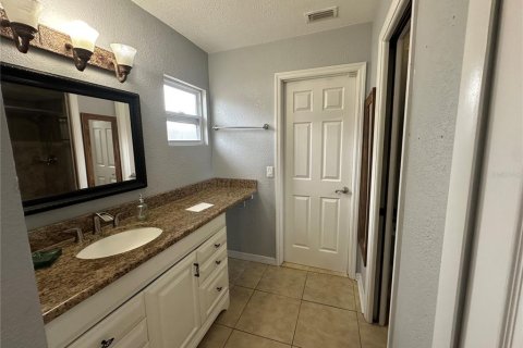 House in Sarasota, Florida 3 bedrooms, 162.58 sq.m. № 1903375 - photo 13
