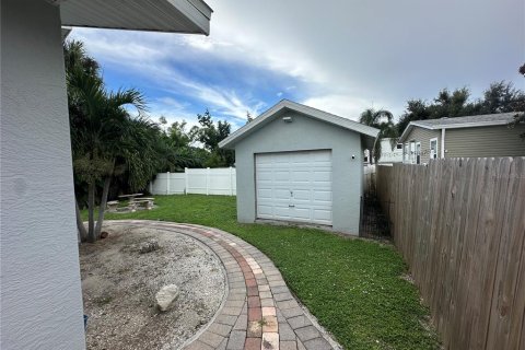 House in Sarasota, Florida 3 bedrooms, 162.58 sq.m. № 1903375 - photo 10