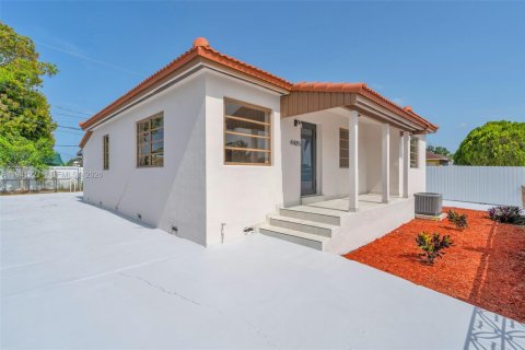 Villa ou maison à vendre à Hialeah, Floride: 3 chambres, 130.34 m2 № 1998747 - photo 2