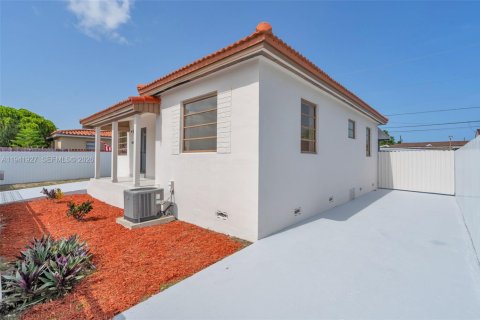 Villa ou maison à vendre à Hialeah, Floride: 3 chambres, 130.34 m2 № 1998747 - photo 3
