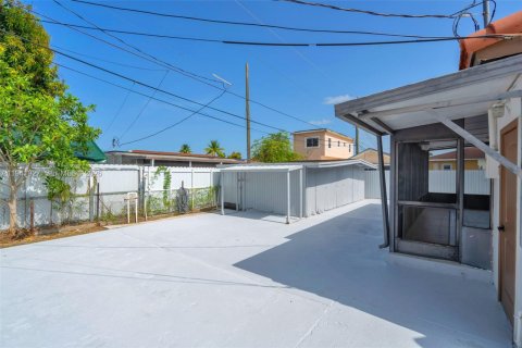 Villa ou maison à vendre à Hialeah, Floride: 3 chambres, 130.34 m2 № 1998747 - photo 24