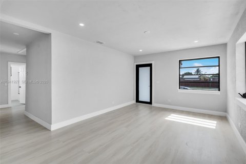 Villa ou maison à vendre à Hialeah, Floride: 3 chambres, 130.34 m2 № 1998747 - photo 6