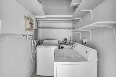 Villa ou maison à vendre à Hialeah, Floride: 3 chambres, 130.34 m2 № 1998747 - photo 20