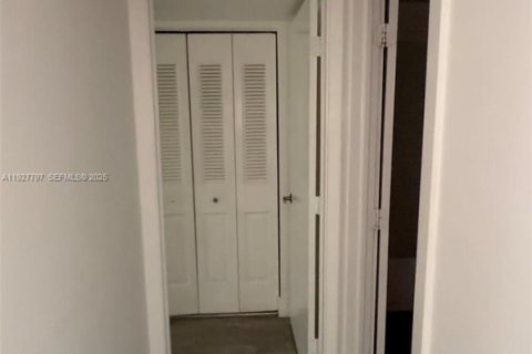 Casa en alquiler en North Miami, Florida, 1 dormitorio, 69.4 m2 № 2076822 - foto 17