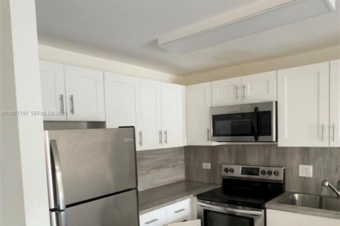 Casa en alquiler en North Miami, Florida, 1 dormitorio, 69.4 m2 № 2076822 - foto 15